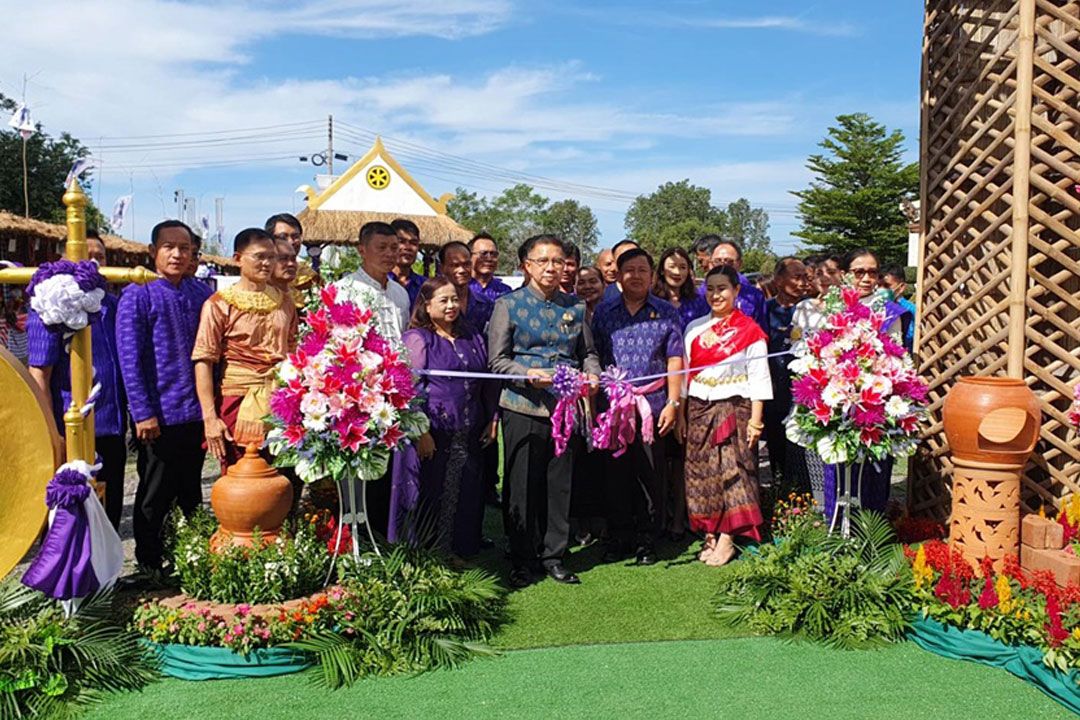 'ทอธง ทอใจลงด้ายเส้นแรก'เริ่มต้นประเพณี'ปักธงชัย'ที่อำเภอนครไทย