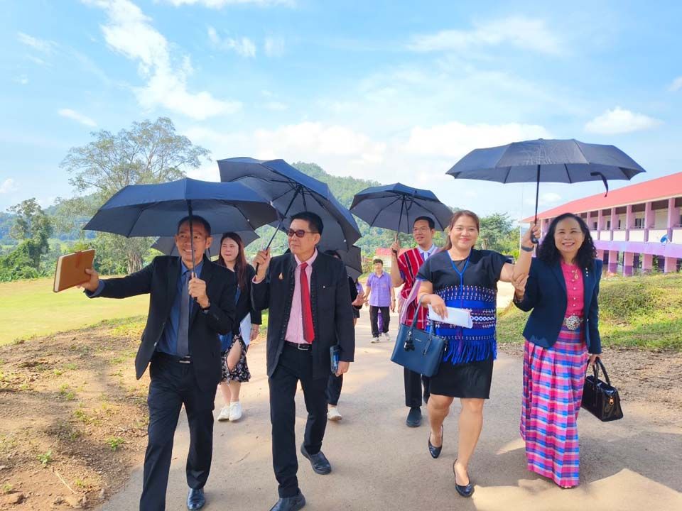 ผอ. สพม.ตาก ตรวจเยี่ยมเปิดภาคเรียน โรงเรียนพักนอน อ.อุ้มผาง จ.ตาก