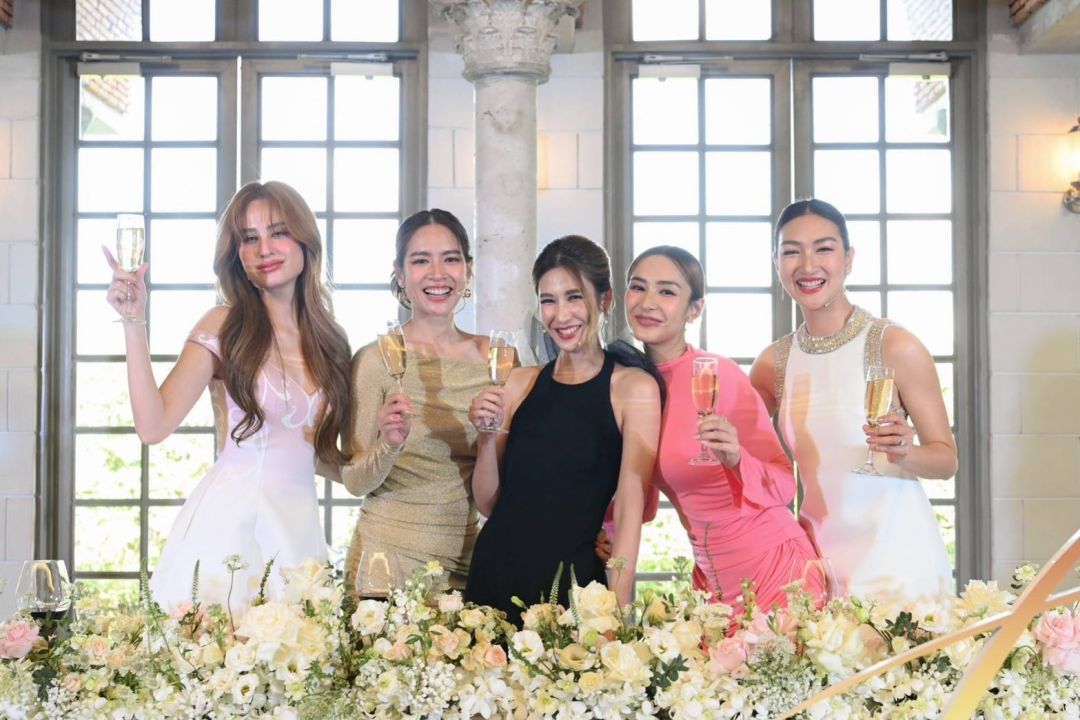 'ป๊อก-โดนัท-แพนเค้ก-ขวัญ-ชิปปี้'สุดปัง!เซอร์ไพร์ส'แอฟ-อุ้ม'ร่วมแถลงเปิดซีรีส์'เปลือกรักปมลวง HANGOUT'