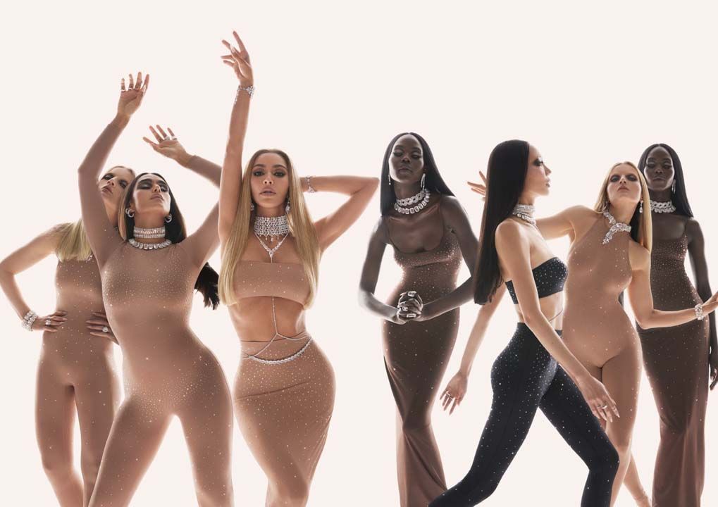สวารอฟสกี้ จับมือ Kim Kardashian เปิดตัวคอลเลคชั่นพิเศษ  Swarovski x SKIMS คริสตัลประดับเสื้อผ้าสำหรับผู้หญิงทุกไซส์