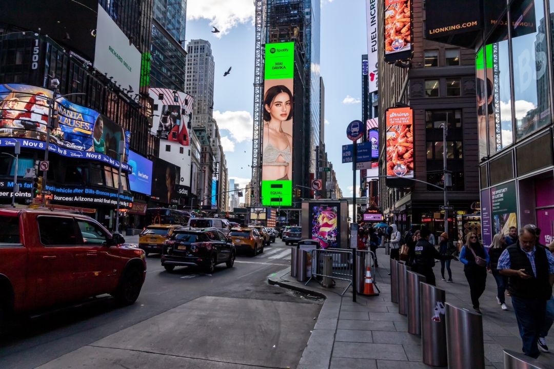 'ใหม่ ดาวิกา'ปลื้มหนัก ถูกเลือกขึ้นจอกลางไทม์สแควร์ นิวยอร์ก นั่งแท่นแอมบาสเดอร์แคมเปญ EQUAL จาก Spotify