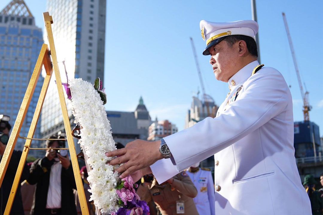 ปลัดกระทรวงมหาดไทยนำข้าราชการถวายราชสักการะพระบรมราชานุสรณ์พระบาทสมเด็จพระมงกุฎเกล้าเจ้าอยู่หัว