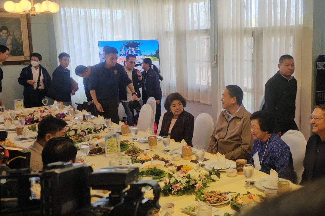 'นายกฯ'ลงพื้นที่สระแก้ว กินข้าวกลางวันร่วมตระกูลเทียนทอง