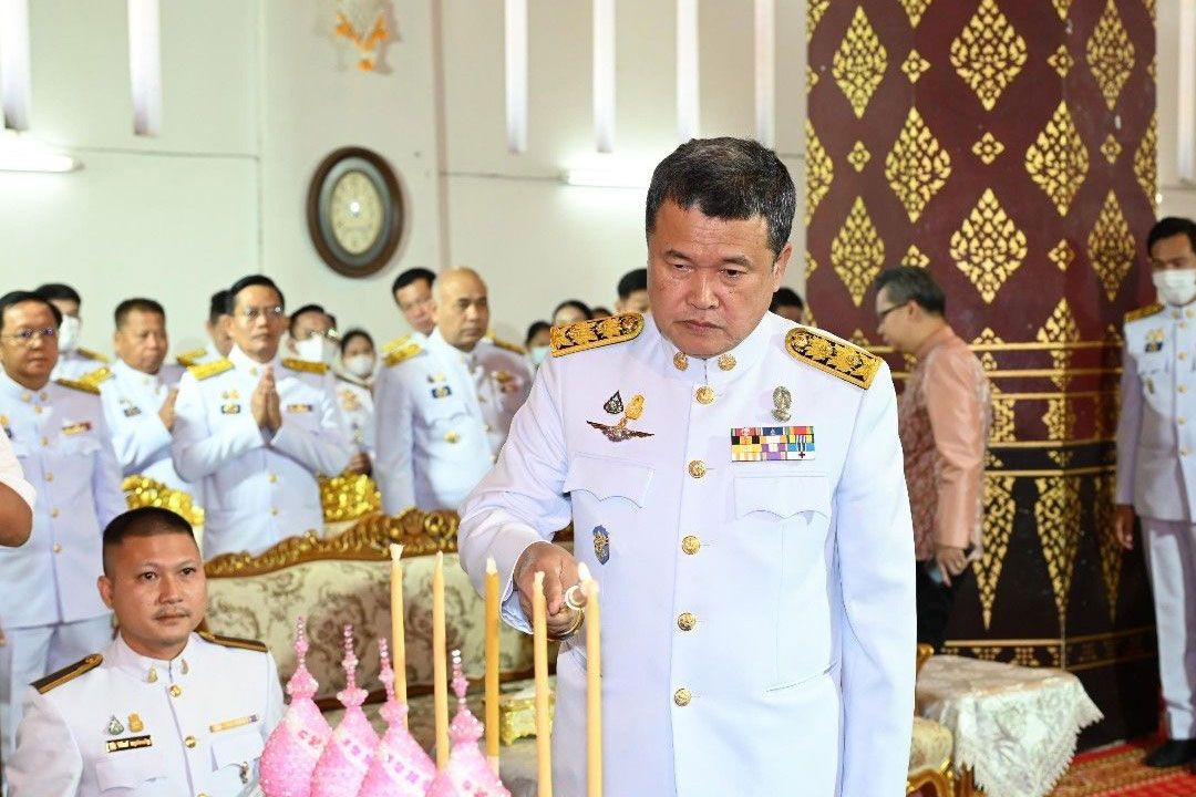 ปลัดกระทรวงมหาดไทย อัญเชิญผ้าพระกฐินพระราชทาน ทอดถวายยังชุมนุมสงฆ์วัดหน้าพระเมรุราชิการาม