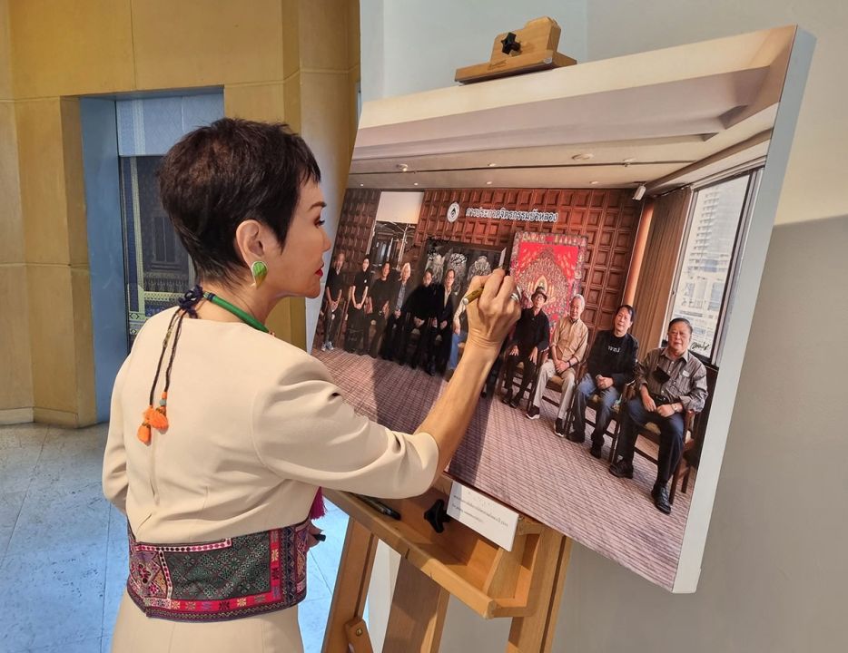 นิทรรศการ‘จิตรกรรมบัวหลวง : ห้วงแห่งความทรงจำ’ แสดงผลงานฝีพระหัตถ์พร้อมผลงานศิลปินชั้นครูของประเทศ