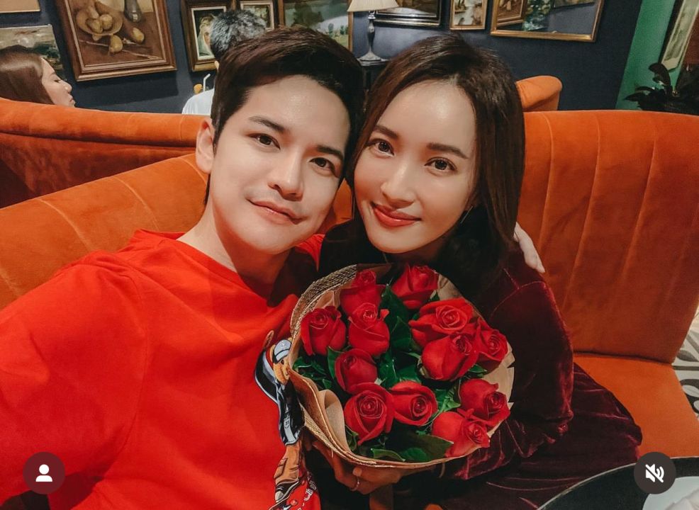รถน้ำตาลคว่ำ 'เต๋า เศรษฐพงศ์' กอดแฟนสาว 'ติ๊กกี้ วิลาสิณี' โชว์ความรักหวานเวอร์ น่ารักไม่ไหว