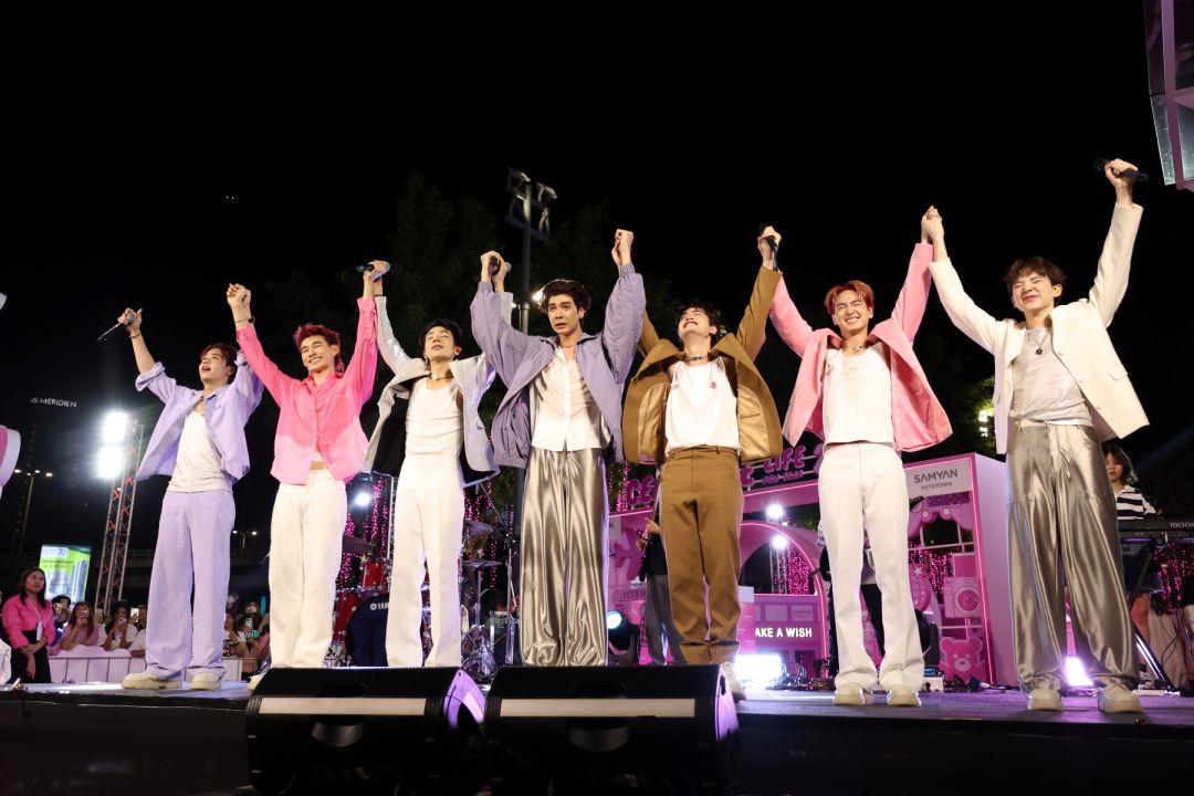 ศิลปิน ‘ATLAS’ ร่วมสนุกเปิดไฟต้นคริสต์มาส ‘LIGHT UP CHRISTMAS TREE CELEBRATION’