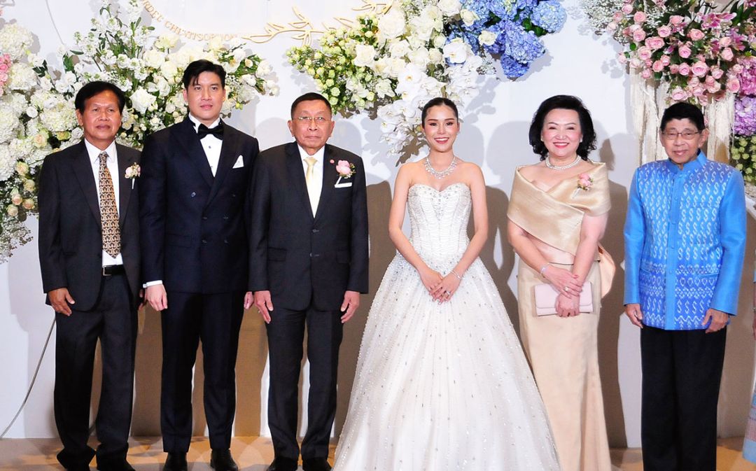 ประธานศาลฎีกา อโนชา-จรูญ ชีวิตโสภณ จัดพิธีมงคลสมรสลูกชาย ปิยบดี ชีวิตโสภณ-เมฐิติพา บูรพา