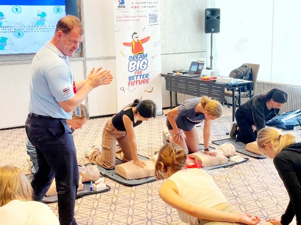 ม.เซนต์จอร์จ เกรนาดา จัดเวิร์กช็อป  ปฐมพยาบาลและช่วยชีวิตนักเรียนไทย