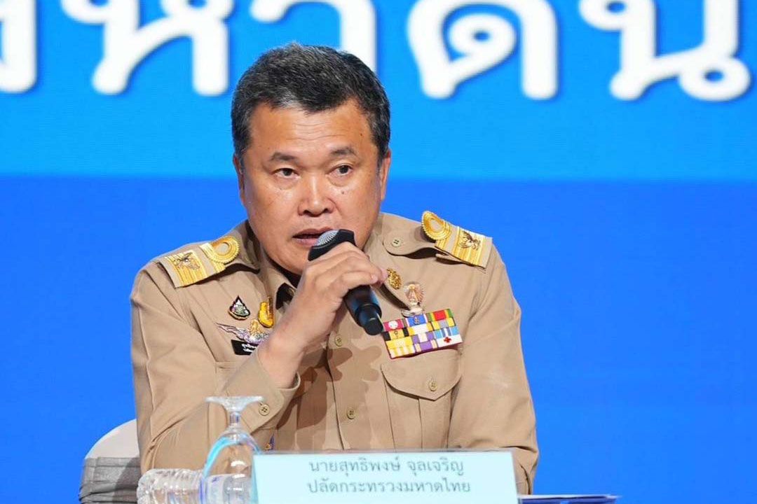 ปลัด มท.ร่วมมอบแนวทางปฏิบัติ'การแก้ไขปัญหาหนี้นอกระบบ'