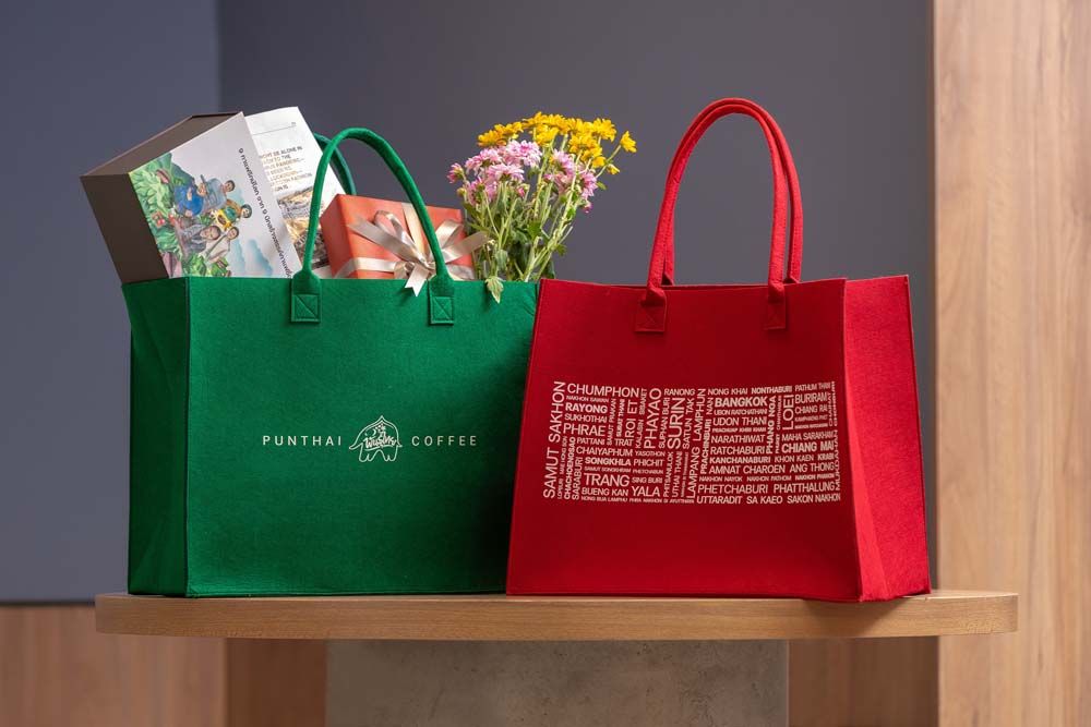 พันธุ์ไทยส่งความสุขท้ายปี แจกฟรี! กระเป๋าผ้าใบใหญ่จุใจ  เมื่อสมัครสมาชิก PT Max Card Plus