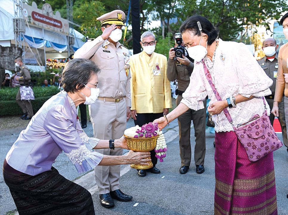 ชวนนุ่งโจง ห่มไทย เที่ยว งานกาชาด 2566 ณ สวนลุมพินี และ www.งานกาชาด.com ถึง 18 ธันวาคมนี้
