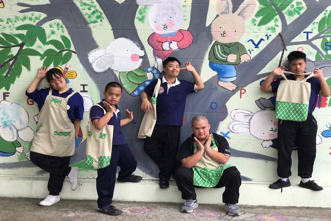 รร.เด็กพิเศษฯ เชิญชวนสัมผัสความสุขไร้เสียง กับละครใบ้หน้าขาวสุดพิเศษ! ผ่านน้องๆนักแสดงบกพร่องทางสติปัญญาและออทิสติก