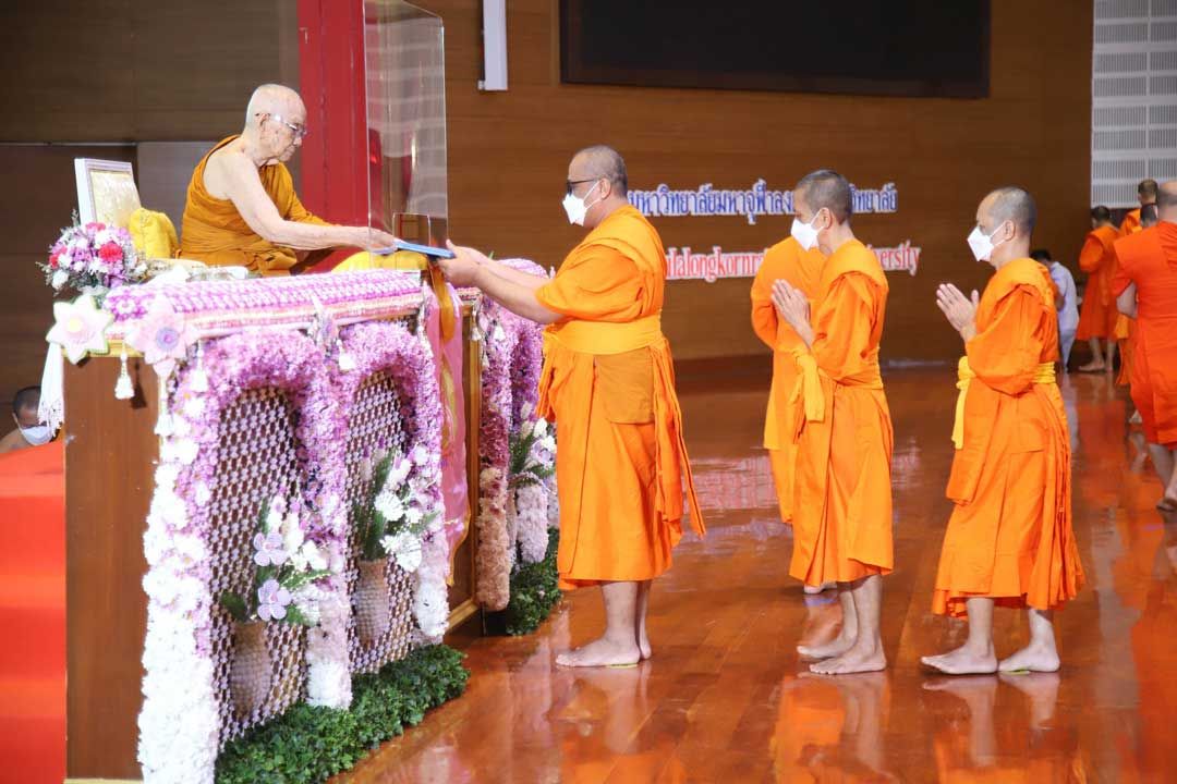 มจร จัดพิธีประสาทปริญญาทั้งบรรพชิตและคฤหัสถ์สำเร็จการศึกษาทั้งสิ้น 4,628 รูป /คน พร้อมทั้งศิลปิน นักแสดงที่มีชื่อเสียงเข้าร่วมรับปริญญาดุษฎีกิตติมศักดิ์และเข็มเกียรติคุณ
