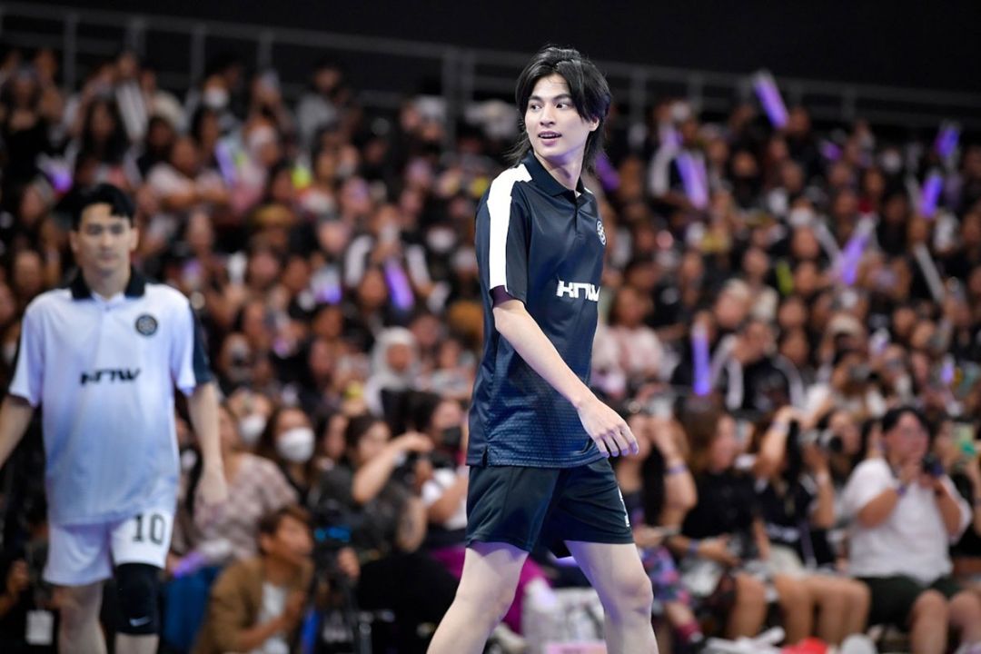 ‘กลัฟ-คณาวุฒิ’เปิดศึกดวลแข้งเพื่อนซุป’ตาร์ แฟนคลับฟินใจฟูกรี๊ดลั่นสนั่นฮอลล์!