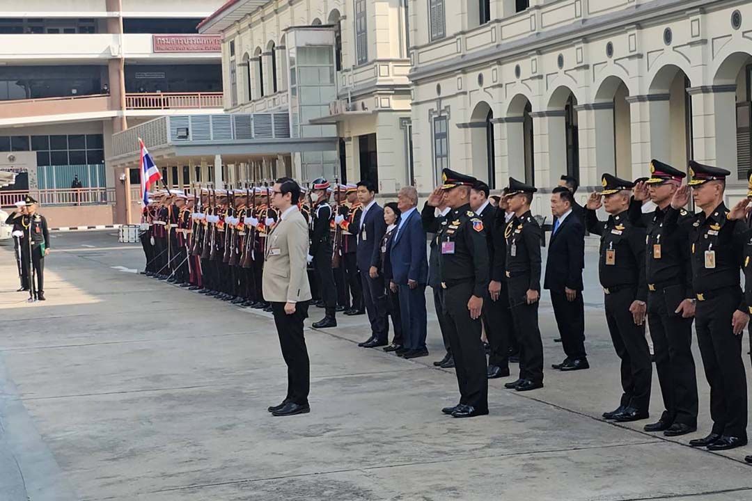 ‘โรม’ยก กมธ.ความมั่นคงแห่งรัฐ สภาฯ ถวายสักการะพระบรมรูปรัชกาลที่ 5 หารือกองทัพบก