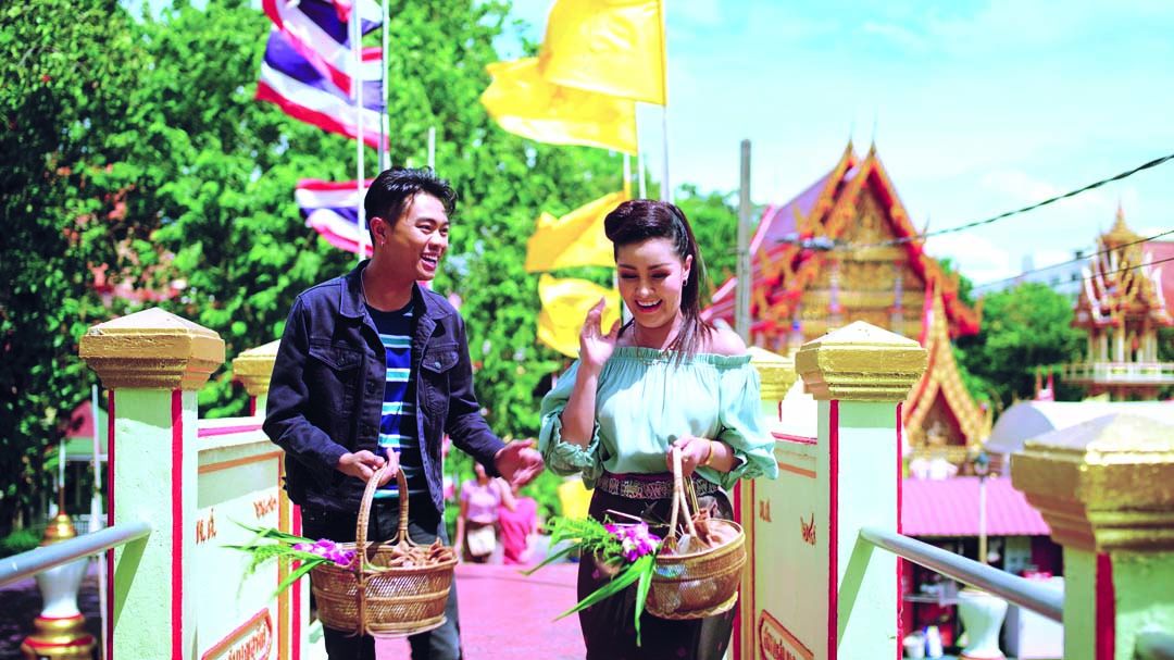 ‘หญิงลี,แซ็ค’เจอกันครั้งแรกในเพลงใหม่สุดซ่า  ‘ทำบุญร่วมชาติ ตักบาตรคนละขัน’