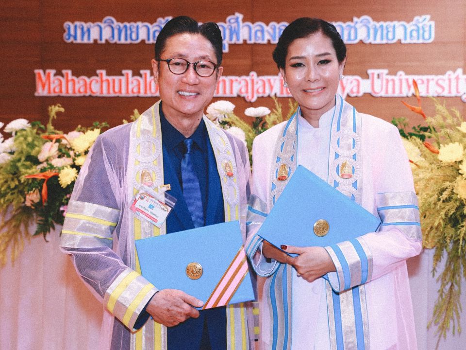 อดีตนางแบบดัง 'มิต้า-พาชื่น'สร้างชื่อจนได้รับปริญญาปรัชญาดุษฎีบัณฑิตกิตติมศักดิ์จาก สมเด็จพระสังฆราชฯ