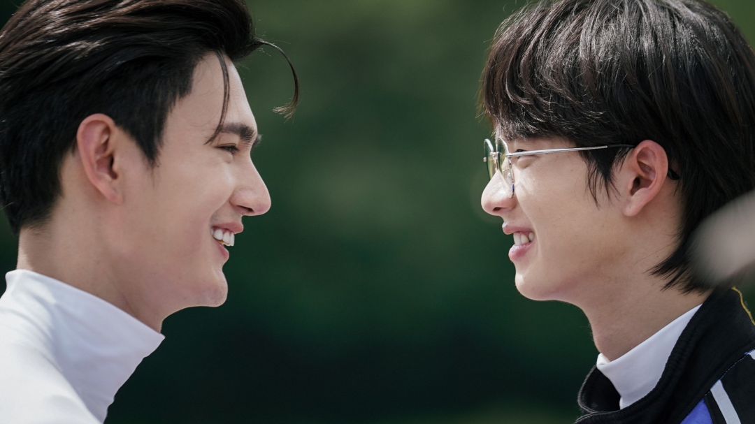ฉ่ำ!เบ๊บ (พาเวล นเรศ) เป็นกำลังใจให้ลูกหมา ชาลี (พูห์ กฤติน) เมื่อต้องลงสนามแข่ง