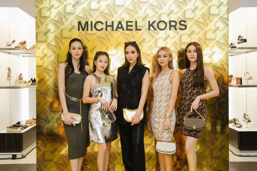 ‘พลอย เฌอมาลย์’ และ ‘แจ็คกี้ ชาเคอลีน’ สวยชิคในลุคส์โก้หรูจาก ‘HOLIDAYS COLLECTION 2023’