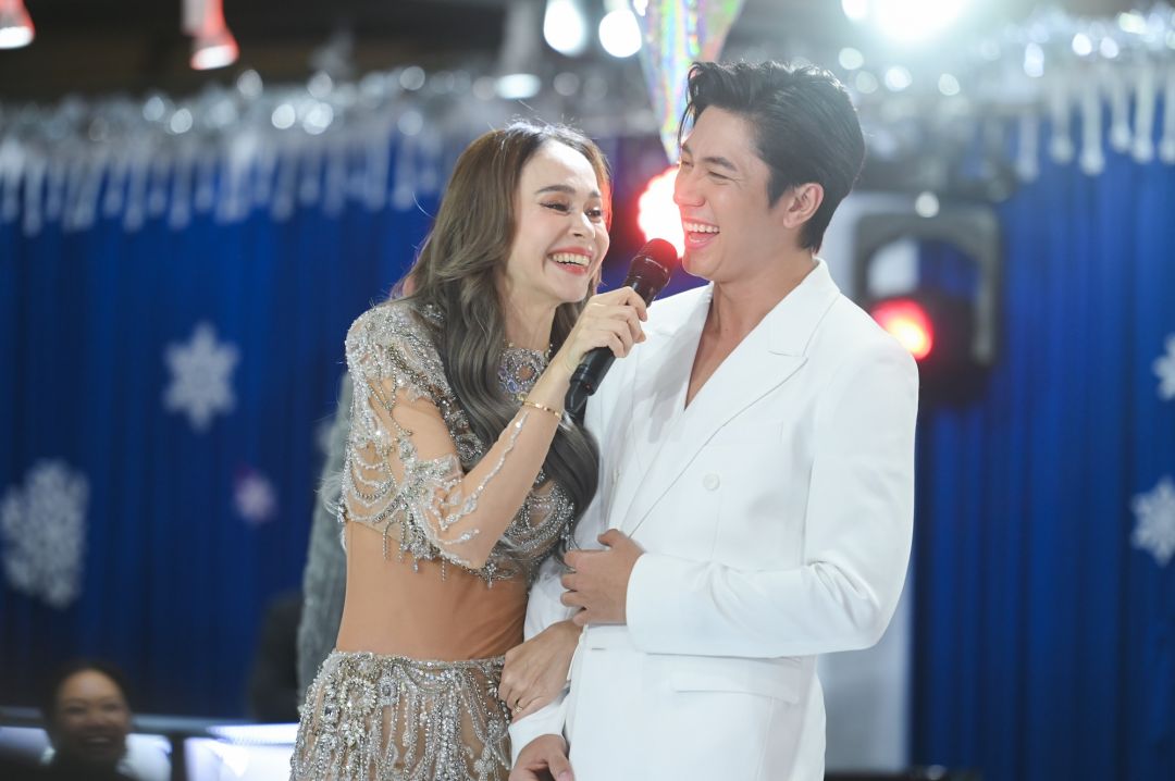 ‘นัท มีเรีย - แจม รชตะ’ แจกความสุขส่งท้ายปี โชว์เครื่องประดับหรูกว่า 300 ล้าน