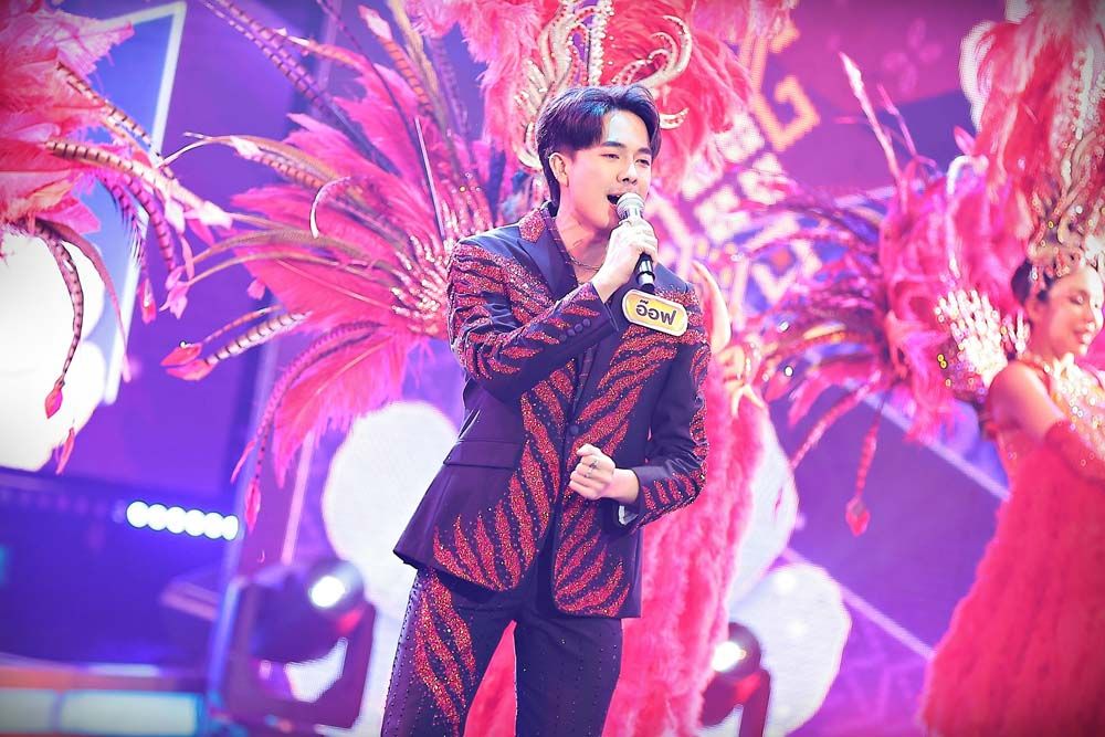 ‘อ๊อฟ-สุรพล’หนุ่มหนองคาย  จากทีมสาวน้อยเพชรบ้านแพง  คว้าแชมป์ ‘หมอลำไอดอล’ คนแรก