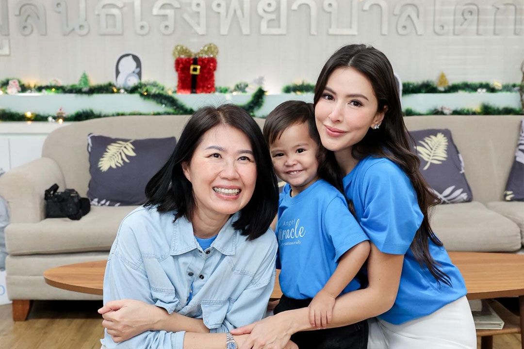 'ศรีริต้า-กรณ์' ยกครอบครัว 'ณรงค์เดช' ทำบุญ