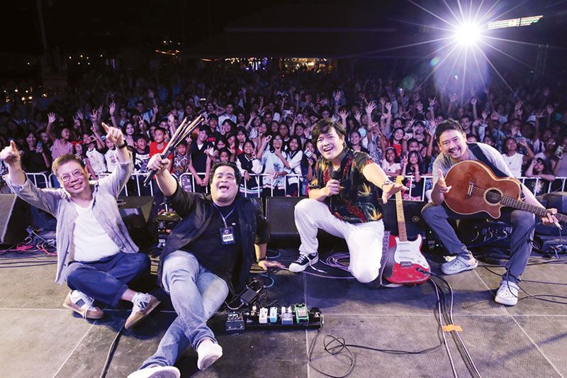 เก็บตก ‘แหนม-รัชโย-มหาหิงค์’ ข้ามฟากฉลองปีใหม่ส่งความสุขล้น  ใน ‘เกาะล้านพัทยาเคาท์ดาวน์ 2024’