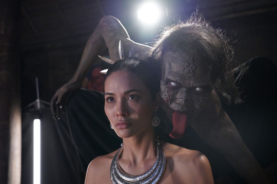 เปิดฉากแรกสุดจึ้ง ‘น้ำตาล’ ออร่าจับ ใช้มนต์เรียกผีกะเลียหน้า  ‘กิก’ ตาค้าง สะกดสายตาชุดฉลองนม