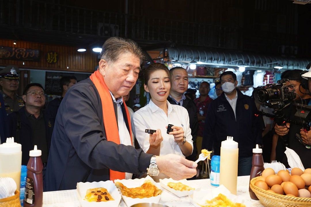 พาณิชย์ชวนเที่ยว ‘ตลาดต้องชม’ ตะลุยถนนคนเดิน วิถีเชียงคาน บ้านไม้เก่าริมโขง