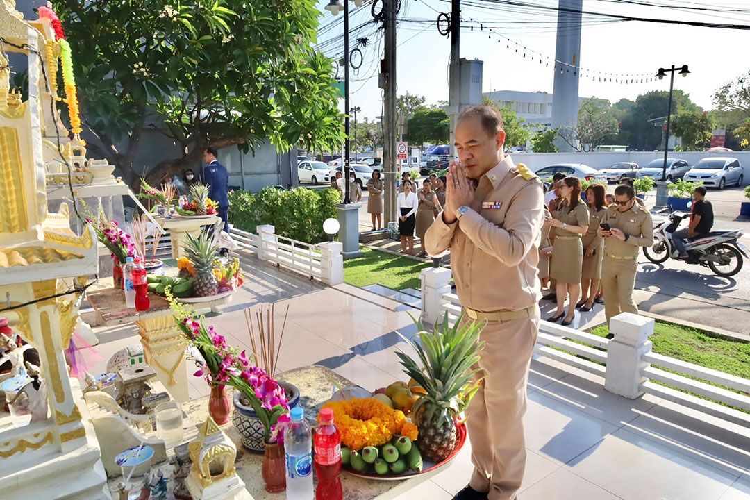 ผอ.องค์การตลาด สักการะสิ่งศักดิ์สิทธิ์ประจำหน่วยงานเนื่องในโอกาสเข้ารับตำแหน่งใหม่