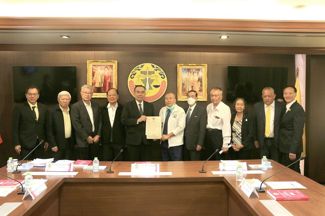 'นายกสภาทนายความ'รับมอบที่ดินบริจาค 1 ไร่ 1 งาน ที่ด่านขุนทด เมืองโคราช