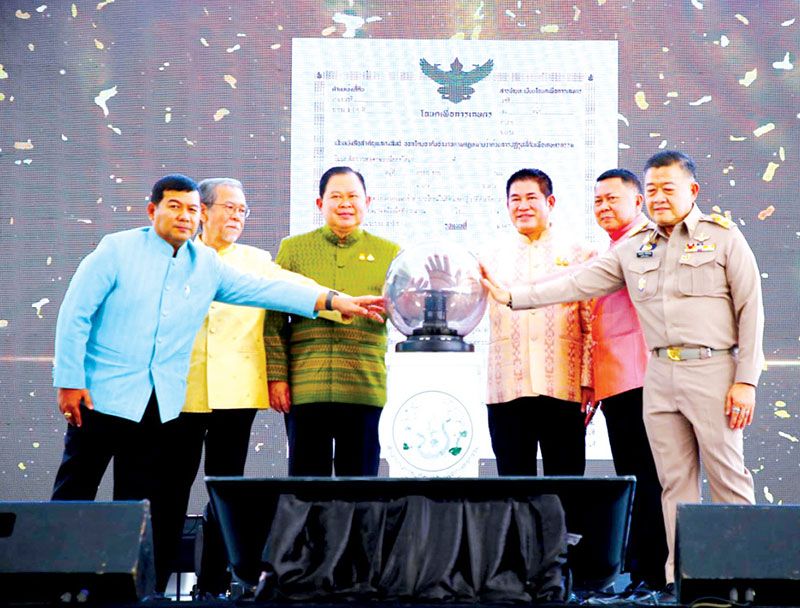 ‘ธรรมนัส’แจกโฉนดสปก.  คิกออฟ25,000ฉบับทั่วปท.