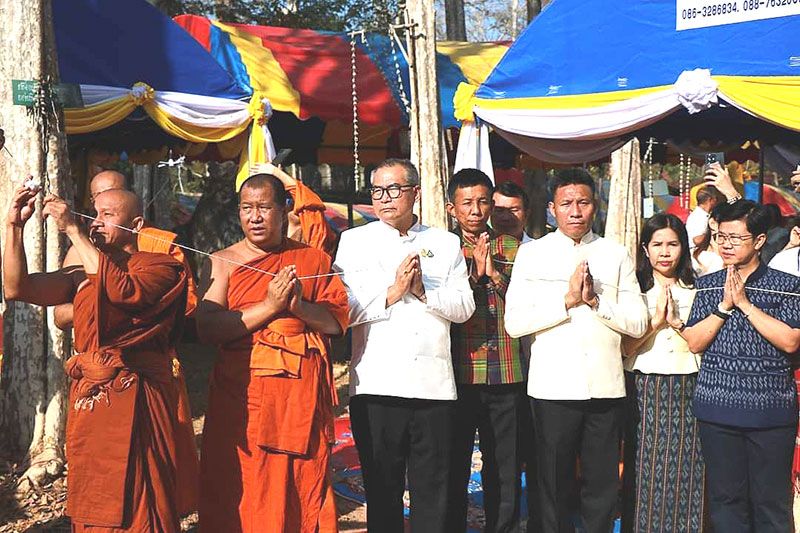 รายงานพิเศษ : พุทธศาสนิกชนอำนาจเจริญ ร่วมพิธียกฉัตร  เจดีย์หินพันล้านก้อน สืบสานพระพุทธศาสนา