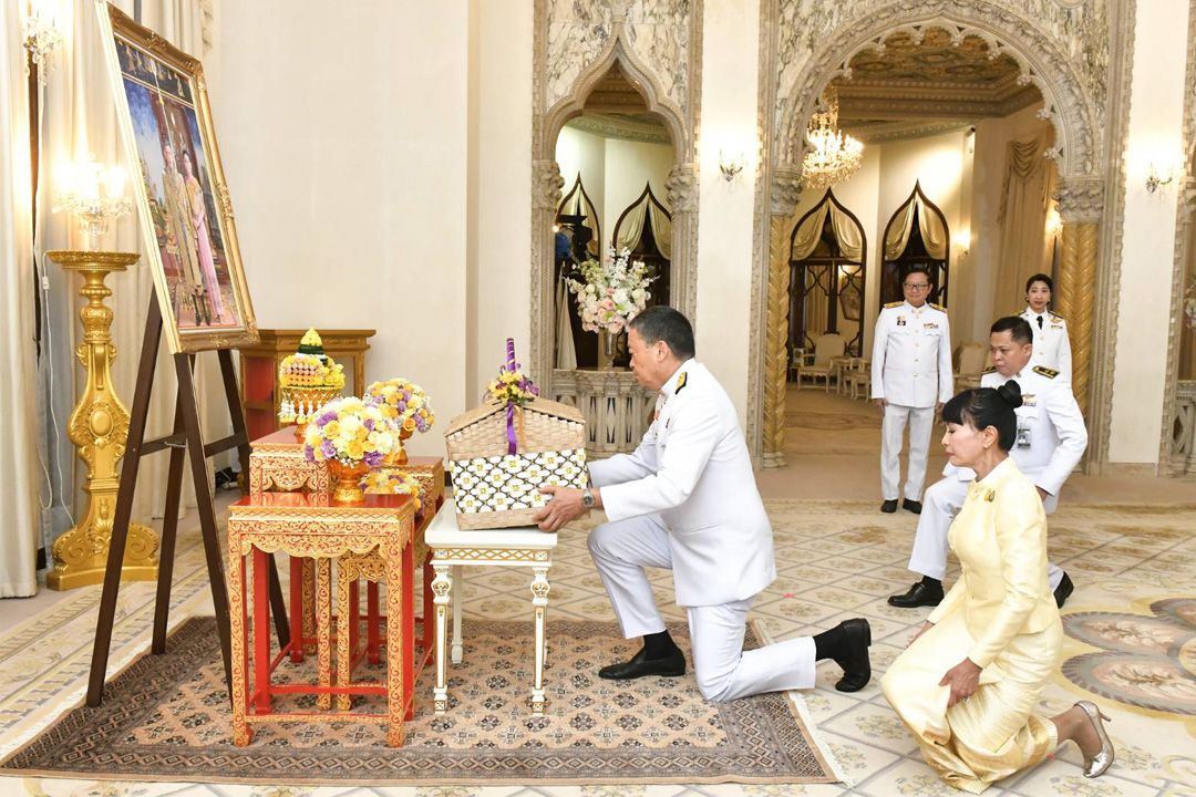 'ในหลวง-พระราชินี'พระราชทานของขวัญปีใหม่ แก่ 'นายกฯเศรษฐา'