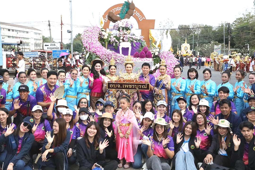 รายงานพิเศษ : อบจ.เพชรบูรณ์ ร่วมเดินขบวนแห่รถบุปผชาติ  ในงานมะขามหวาน นครบาลเพชรบูรณ์ ปี 2567
