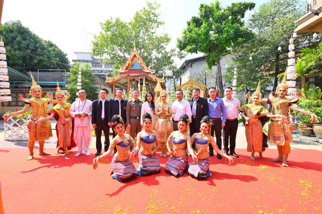 'ต้อม รัชนีกร'สะกดทั้งงาน รำบวงสรวง ปลุกเสกเหรียญสมเด็จพระมหาจักรพรรดิ์