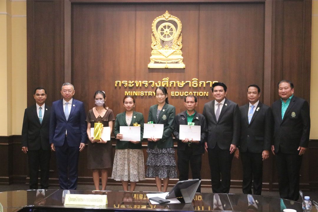 'เสมา 1'ชื่นชมครูช่วยตำรวจบาดเจ็บบนถนน ย้ำมาตรการปลอดภัยในโรงเรียนได้ใช้จริง