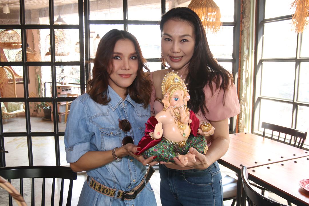 ฝีมือเป็นที่ประจักษ์'ต้อม รัชนีกร'ปั้นองค์พระพิฆเนศ ดังไกล ถึง ออสเตรเลีย