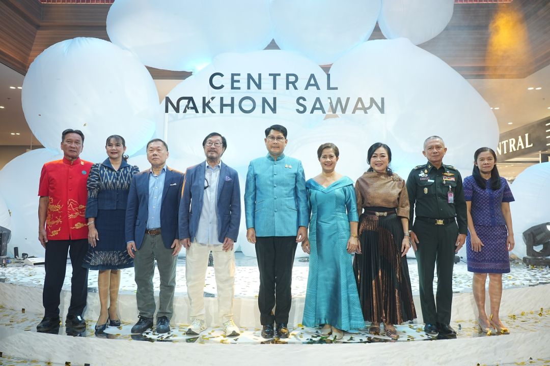 'เบลล่า' – 'เจมส์ จิ'ควงคู่ย้อนวันวานโชว์สุดปังฉลองเปิด‘เซ็นทรัล นครสวรรค์’