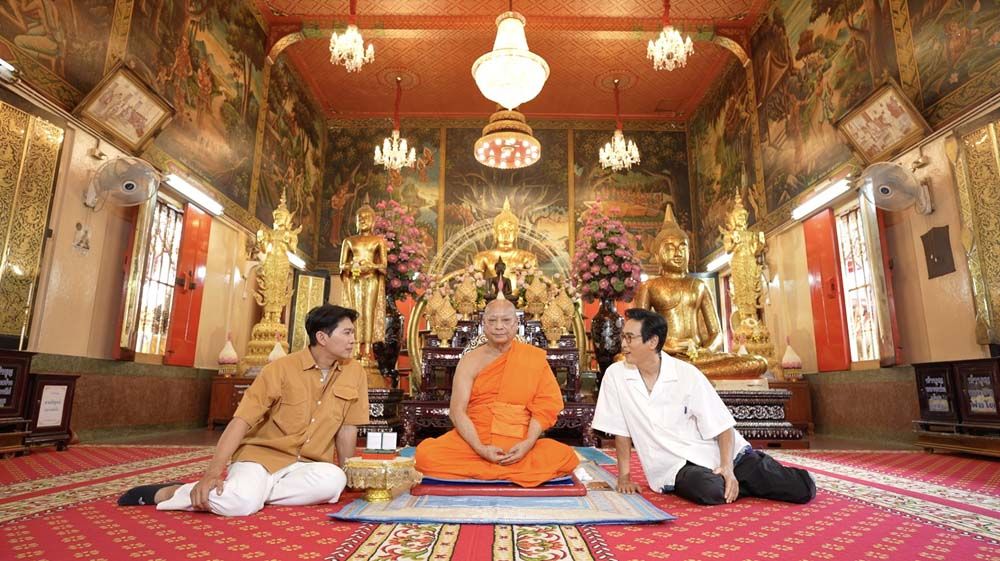 ‘หนุ่มแท่ง อารามทัวร์’พากราบ ‘หลวงพ่อโต’ พระพุทธรูปคู่เมืองชาวบางพลี