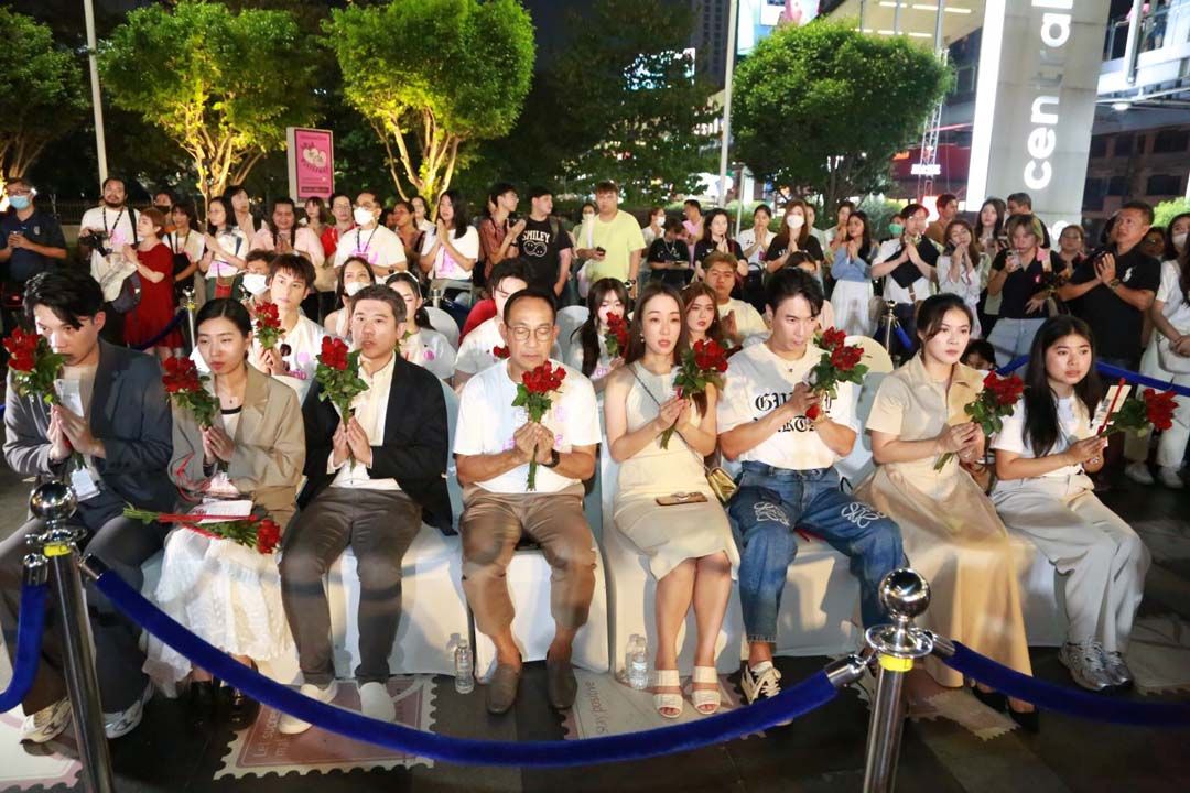 วาเลนไทน์ปีนี้ไม่เหงา! ‘ออกัส-น้ำฟ้า-ตี๋-อ๊ะอาย-อันดา-นินจา’  รวมตัวขอพรบวงสรวงพระตรีมูรติ