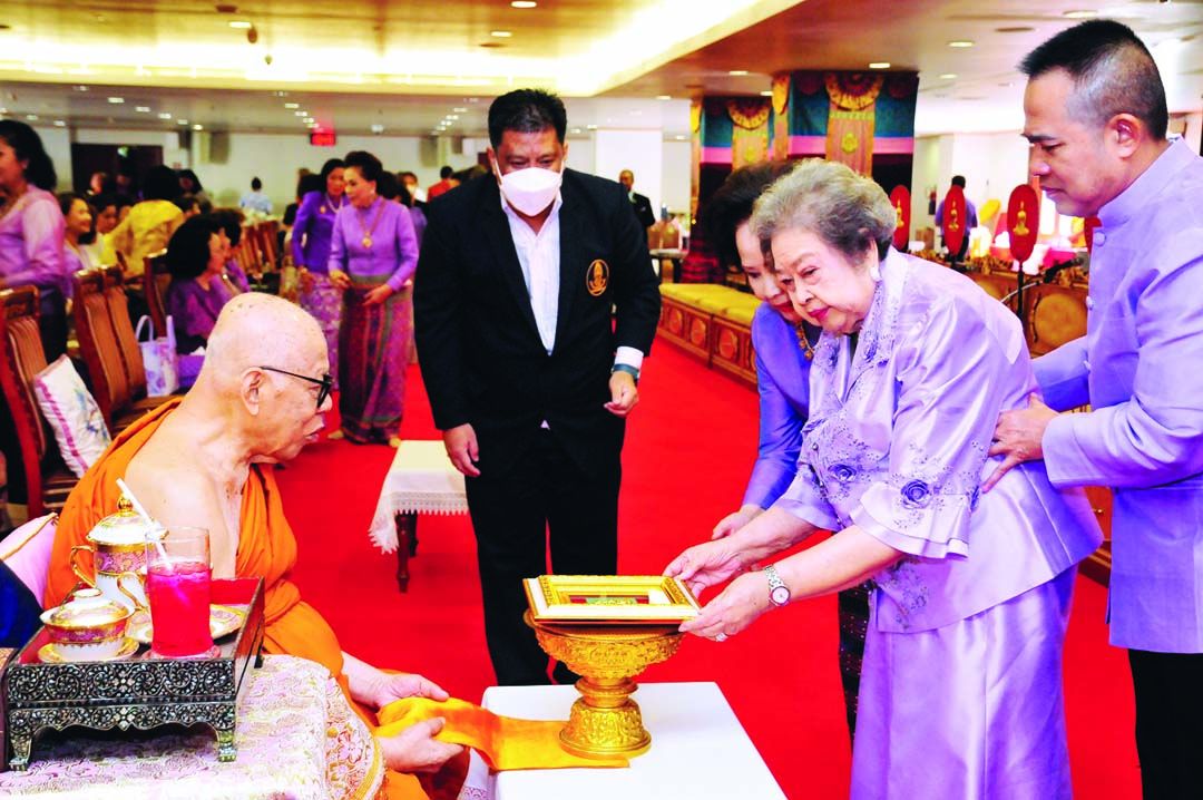 ครบรอบ 20 ปี สมาคมสภาแม่ดีเด่นแห่งชาติฯ  จัดพิธีเจริญพระพุทธมนต์ ณ วัดไตรมิตร