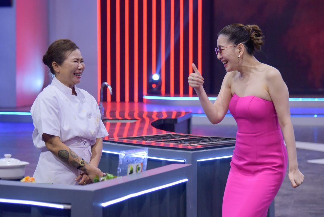 Iron Chef !ดุเด็ดเผ็ดมันส์ศึกซีฟูดทะเลเดือด'เชฟป้อม'ปะทะเจ้าแม่จอมลีลา'เจ๊จิ๋วตะหลิวบิน'