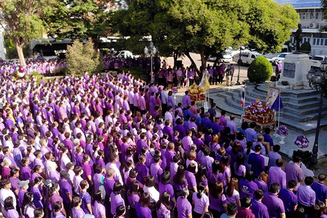 พสกนิกรทั่วไทย รวมพลังแสดงจุดยืนสวมใส่ชุดสีม่วงปกป้องสถาบันพระมหากษัตริย์