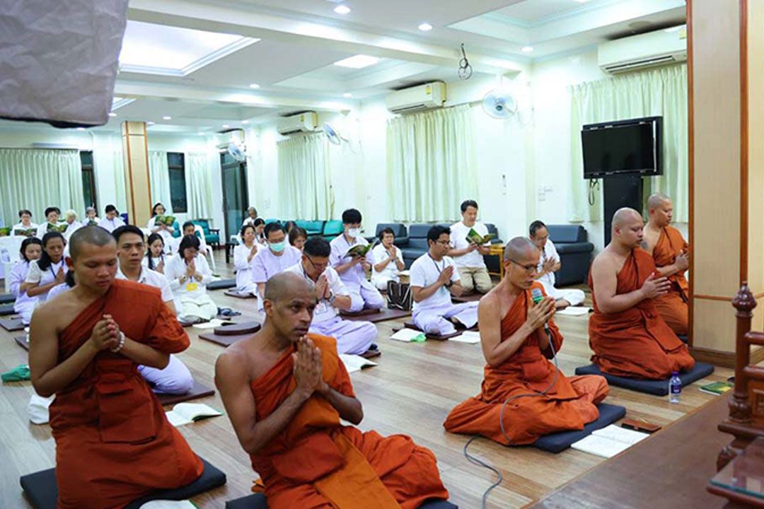 กรมหม่อนไหมรวมใจปฏิบัติธรรมน้อมถวายเฉลิมพระเกียรติ