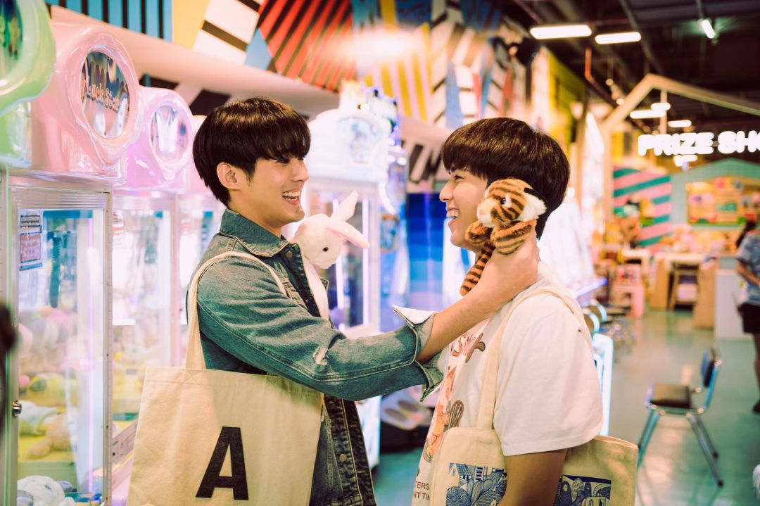 'จูเนียร์-ฟลุ๊คจ์'โชว์สวีทหน้าตู้คีบตุ๊กตาในซีรีส์ 'คุณได้ไปต่อ'