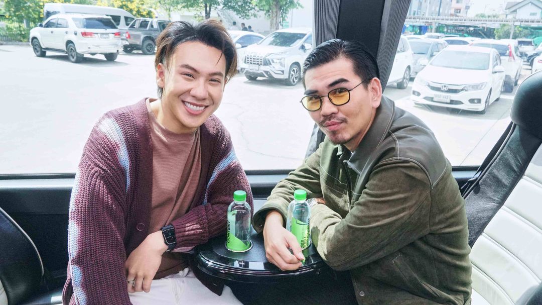 ‘สงกรานต์-รังสรรค์’ดวลไมค์ดุเดือด ในรายการ'แฟนขับร้อง (FAN SINGER)'