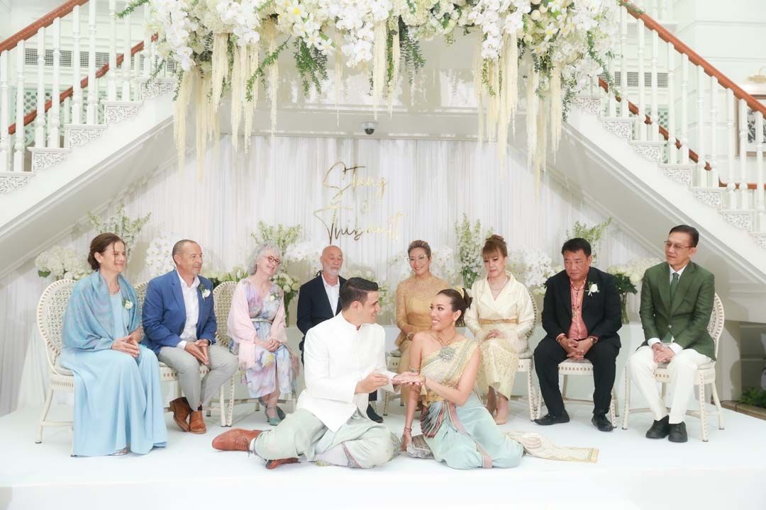 ประมวลภาพ 'สตางค์-ดิษย์ลดา' เข้าพิธีมงคลสมรส 'Thibault'