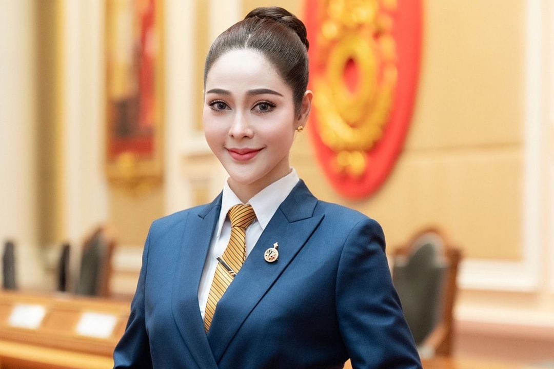 'จูน นาตาชา'เข้าอบรมหลักสูตรพัฒนาสัมพันธ์ระดับผู้บริหารกองทัพบก ร่วมขับเคลื่อนภารกิจความมั่นคงของประเทศ